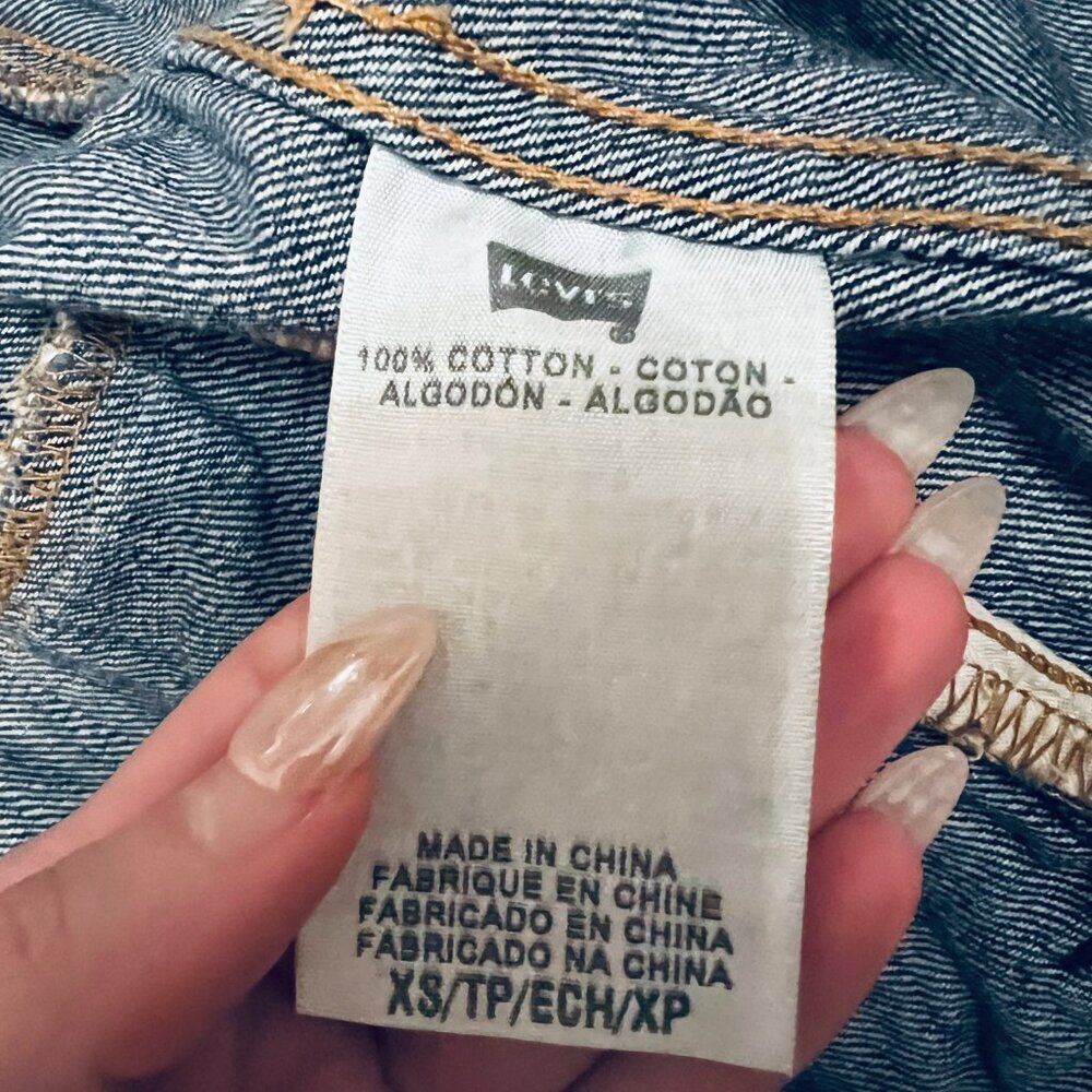 ⭐️HOST PICK - Levi's XS Trucker Jean Denim Jacket - Medium Blue - LIKE NEW - Picture 10 of 10